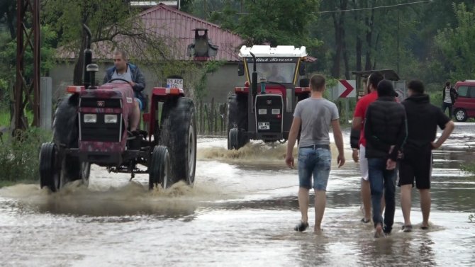 Terme Çayı’nın Debisi Yükseliyor, İlçede Sel Anonsları Yapılamaya Başlandı
