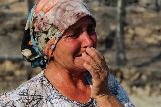 Yangınla Boğuşan Kardeşine Yardıma Gitti, Döndüğünde Evi Ve Koyunlarını Yanmış Halde Buldu