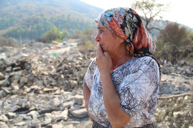 Yangınla Boğuşan Kardeşine Yardıma Gitti, Döndüğünde Evi Ve Koyunlarını Yanmış Halde Buldu