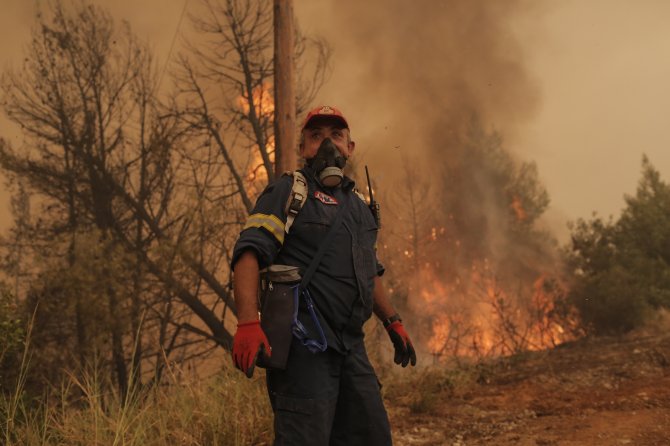 Yunanistan’ın Eğriboz Adası’nda Yangın Kontrolden Çıktı