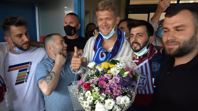 Trabzonspor’un Yeni Transferi Cornelius’a Coşkulu Karşılama