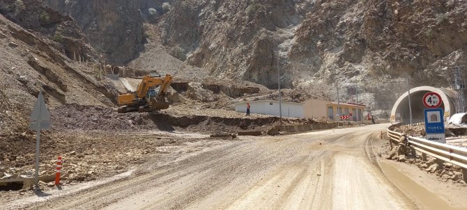 Heyelan Nedeniyle Kapanan Artvin-erzurum Karayolu Ulaşıma Açıldı