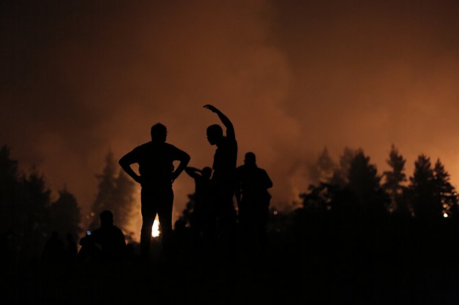 Yunanistan’ın Eğriboz Adası’ndaki Yangın 7 Gündür Sürüyor