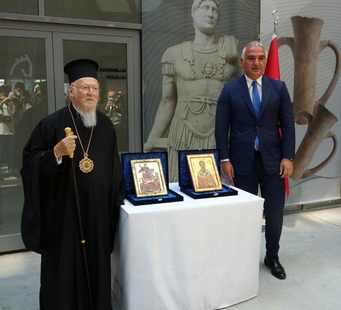 Gökçeada’dan Çalınan 12 Tarihi İkona, 14 Yıl Sonra Rum Ortodoks Patriği Bartholomeos’a Teslim Edildi