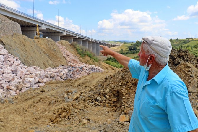 Yolları Kapandı, 2 Yıldır Tarlalarına Gidemiyorlar