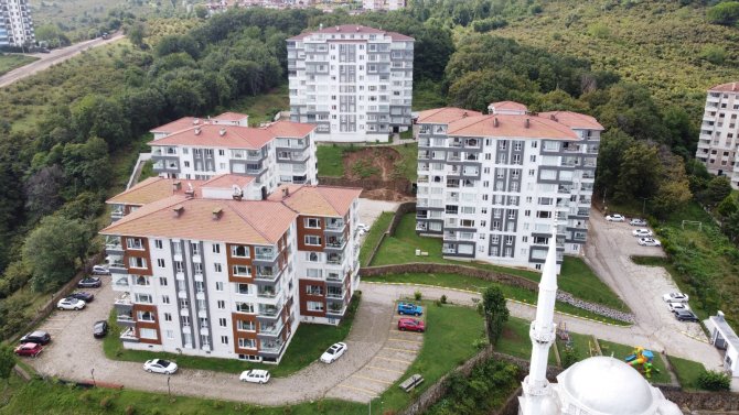 Afad : "Ağaçlandırma Ve Yeni Bir İstinat Duvarı Yapılması Sonrası Bina Sakinleri Evlerine Geçebilecek"