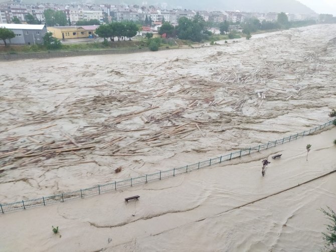 Sinop’ta Sel: Ayancık Çayı Taştı