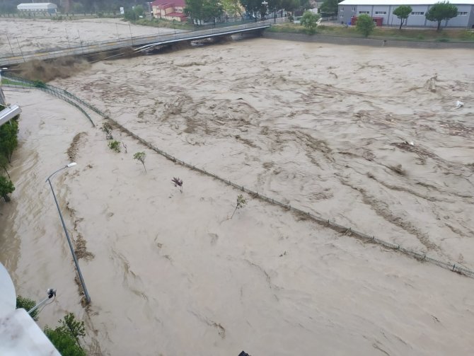 Sinop’ta Sel: Ayancık Çayı Taştı