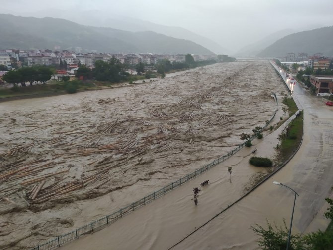 Sinop’ta Sel: Ayancık Çayı Taştı