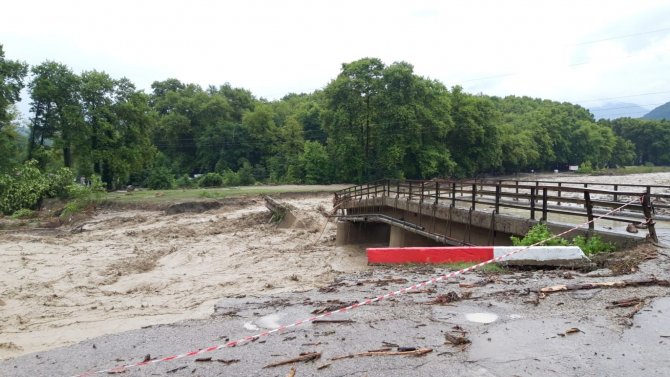 Sinop Türkeli De Sel Teslim: Beton Santrali Sele Kapıldı