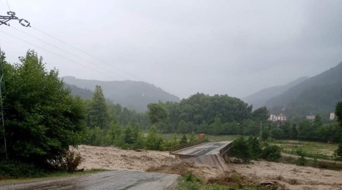 Sinop Türkeli De Sel Teslim: Beton Santrali Sele Kapıldı