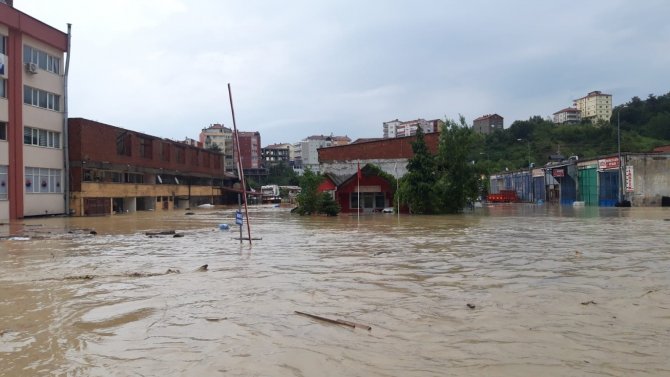 Sinop Türkeli De Sel Teslim: Beton Santrali Sele Kapıldı