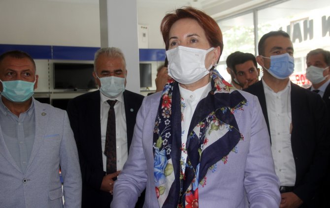 Meral Akşener’in Kahvehane Ziyaretinde Gergin Anlar