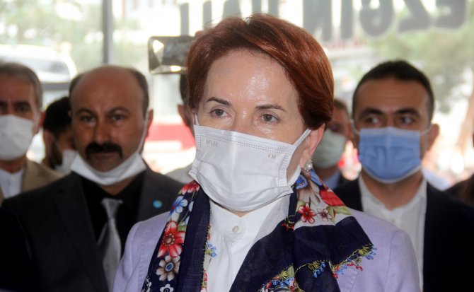 Meral Akşener’in Kahvehane Ziyaretinde Gergin Anlar