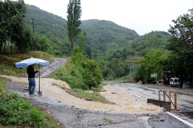 Sele Teslim Olan Ayancık’a Yollar Geçit Vermiyor