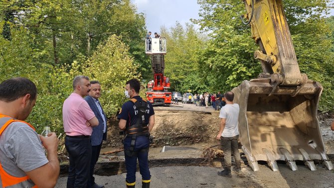 Bartın’da Mahsur Kalan Vekil Ve Ekipler İtfaiye İle Kurtarıldı