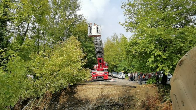 Bartın’da Mahsur Kalan Vekil Ve Ekipler İtfaiye İle Kurtarıldı
