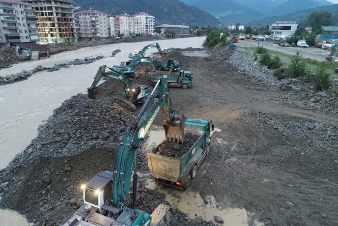 Arhavi’de Yaşanan Selde Taşan Kabisre Deresi’nde Taşkın Önlemleri Alınıyor