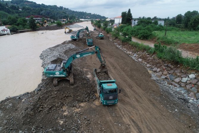 Arhavi’de Yaşanan Selde Taşan Kabisre Deresi’nde Taşkın Önlemleri Alınıyor
