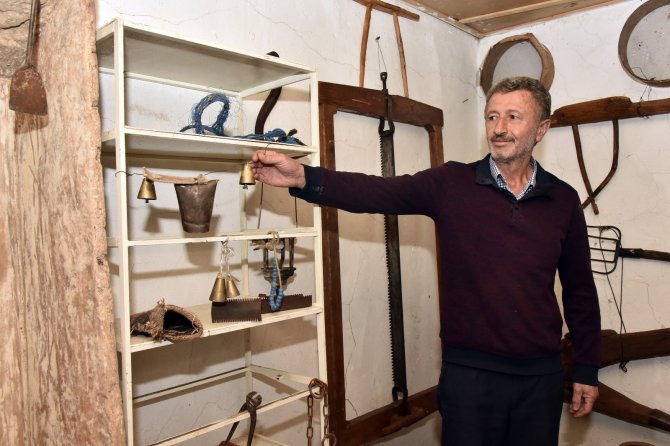 Atmaya Kıyamadığı Eski Eşyalarla Köy Evini Müzeye Çevirdi