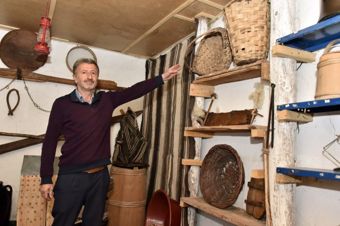 Atmaya Kıyamadığı Eski Eşyalarla Köy Evini Müzeye Çevirdi