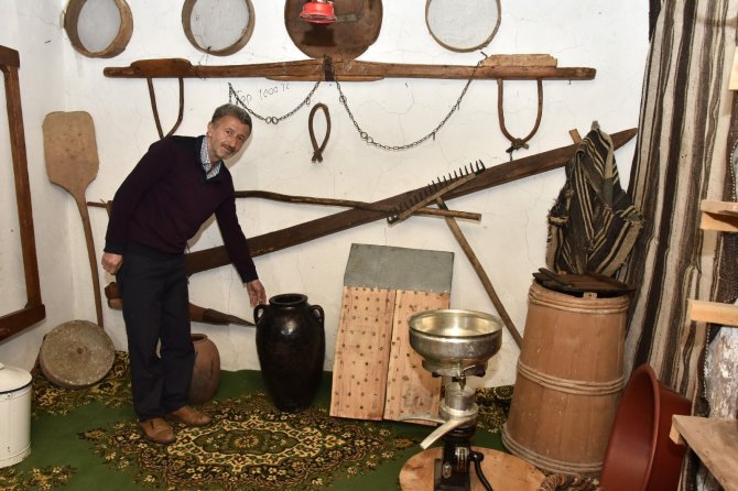 Atmaya Kıyamadığı Eski Eşyalarla Köy Evini Müzeye Çevirdi
