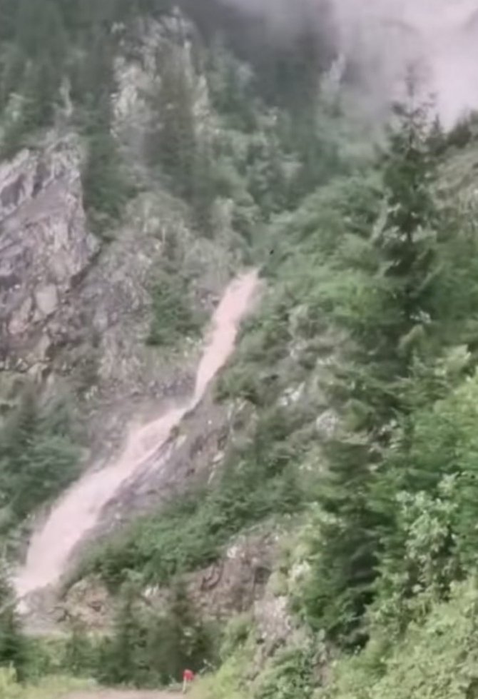 Derebaşi Virajları’nda Yamaçtan Sel Ve Heyelan Böyle Geldi