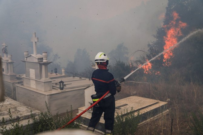 Mora Yarımadası’ndaki Yangınlar Devam Ediyor