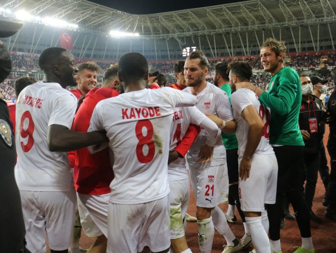 Uefa Avrupa Konferans Ligi: Sivasspor: 1 - Dinamo Batumi: 1 (Maç Sonucu)