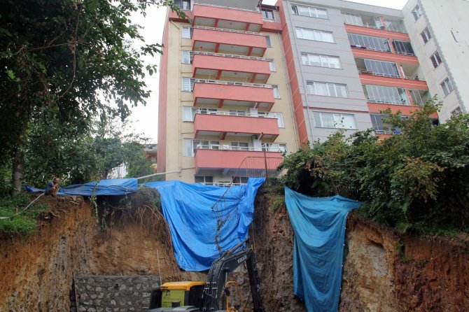 Giresun’da 7 Katlı Bir Bina Çökme Tehlikesine Karşı Boşaltıldı
