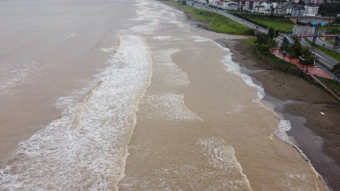 Ordu’da Sel Sonrası Sahil Çamura Büründü