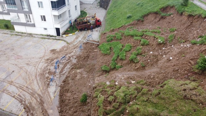 Ordu’da Sel Sonrası Sahil Çamura Büründü