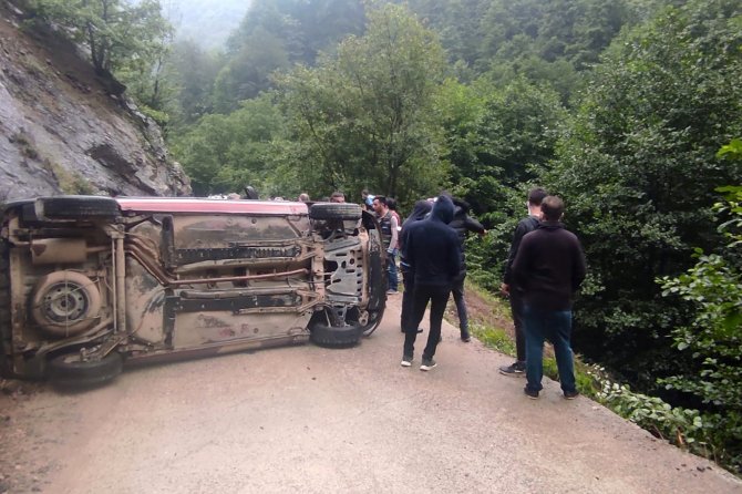 Kürtün’de Trafik Kazası: 2 Yaralı