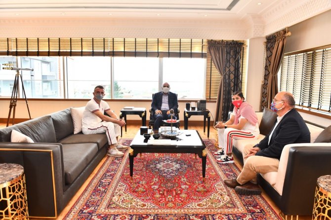 Busenaz Sürmeneli: "Bu Madalyada 83 Milyonun Ağırlığı Var"