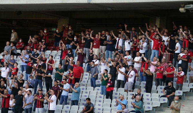 Karagümrük Taraftarı 13 Bin 609 Gün Sonra Takımını Süper Lig’de İzledi!