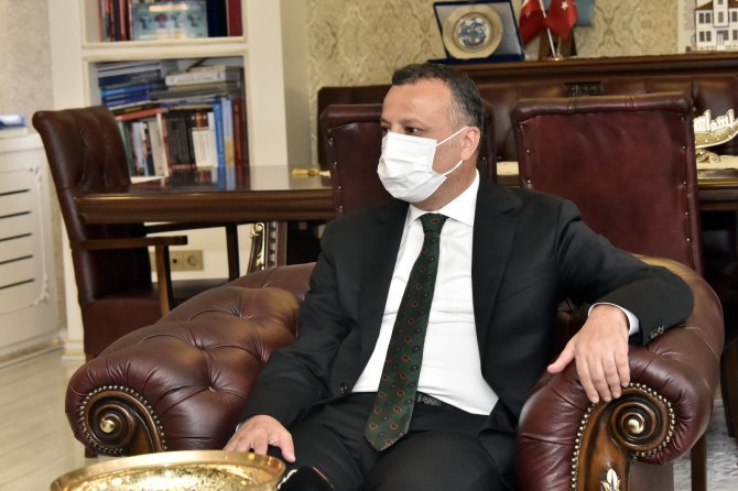 Bir Haftalık Kazancını Yangın Bölgesindeki O Yaşlı Çifte Yolladı