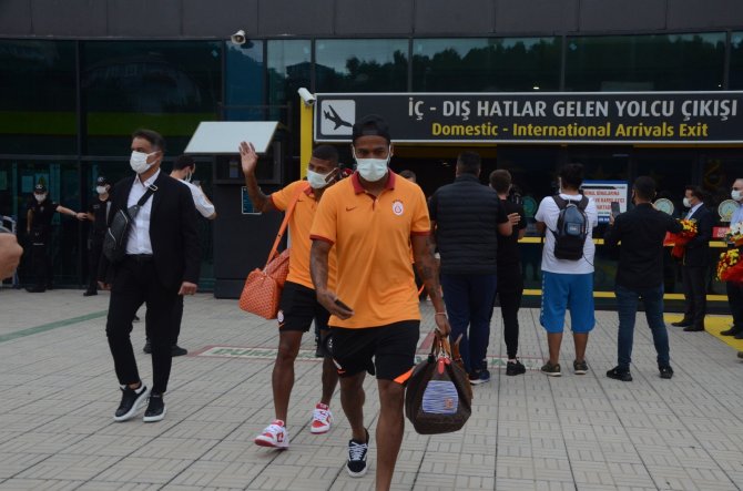 Galatasaray Kafilesi Coşkuyla Karşılandı