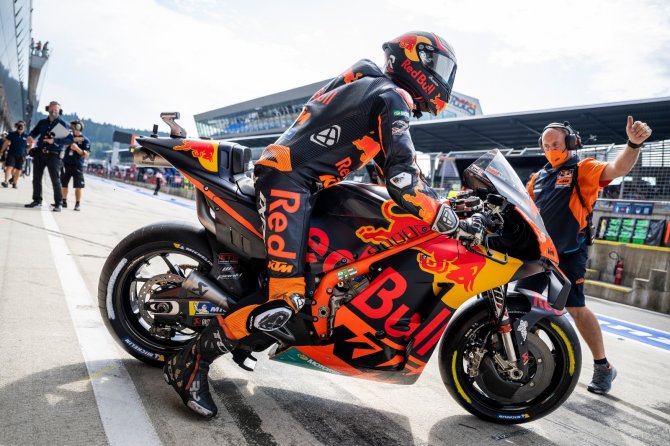 Brad Binder Islak Zeminde Kuru Lastiklerle Yarış Kazandı