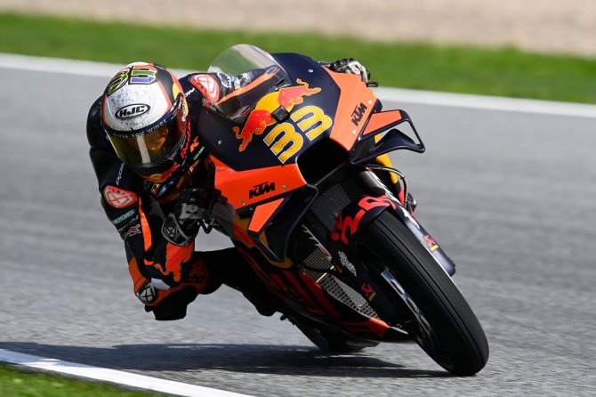 Brad Binder Islak Zeminde Kuru Lastiklerle Yarış Kazandı