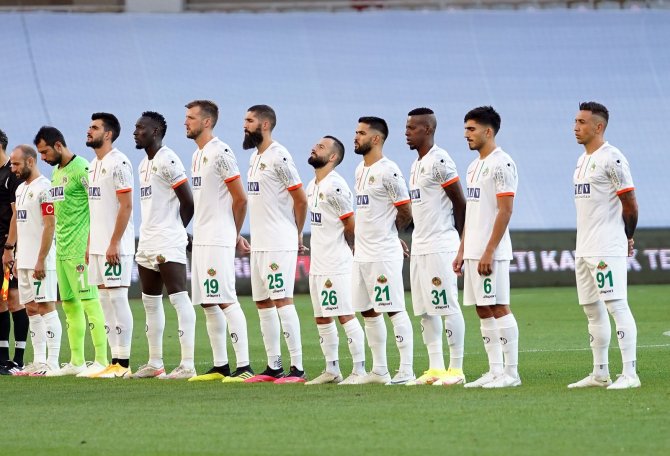Süper Lig: Medipol Başakşehir: 0 - Aytemiz Alanyaspor: 1 (Maç Devam Ediyor)