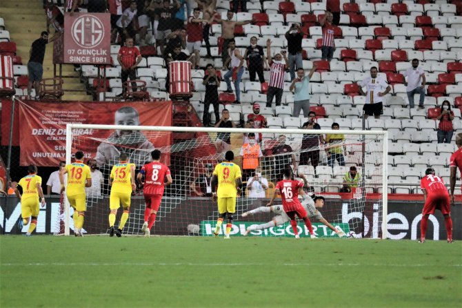 Süper Lig: Ft Antalyaspor: 1 - Göztepe: 0 (İ̇lk Yarı)