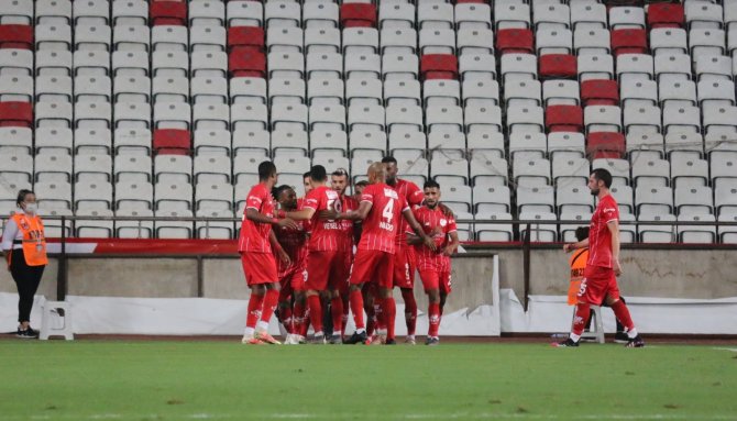 Süper Lig: Ft Antalyaspor: 1 - Göztepe: 0 (İ̇lk Yarı)