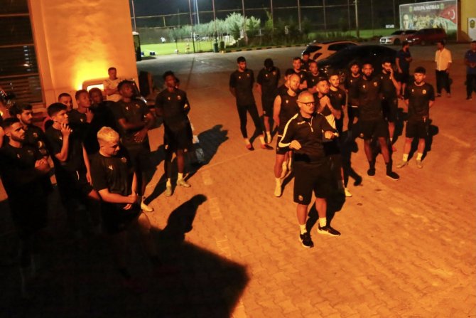 Yeni Malatyaspor’a Taraftardan Moral Ziyareti