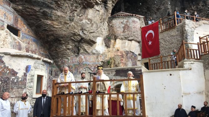 Patrik Bartholomeos: “Pandemiden, Sel Ve Yangınlardan Zarar Görenlerin İyileşmesi İçin Şifa Diledik”