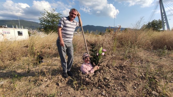 Toprağı Kazıp Kendini Diri Diri Gömdü