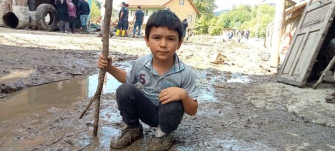 Sel Felaketinde Çocuklarıyla Mahsur Kalan Anne O Anları Anlattı