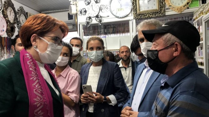 Akşener’in Bayburt Ziyaretinde Vatandaşlarla Partililer Arasında Arbede