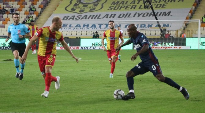 Süper Lig: Yeni Malatyaspor: 1 - Trabzonspor: 4 (İ̇lk Yarı)