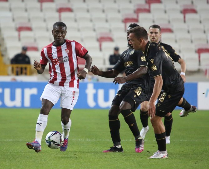 Süper Lig: Dg Sivasspor: 0 - İ̇h Konyaspor: 0 (İ̇lk Yarı)
