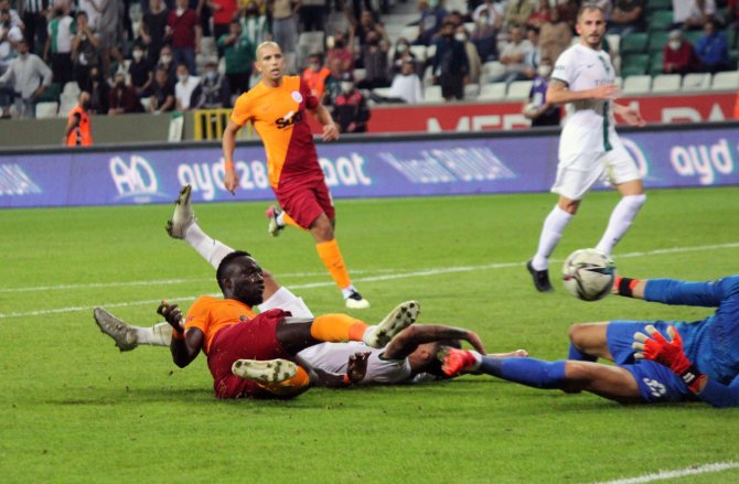 Süper Lig: Giresunspor: 0 - Galatasaray: 2 (İ̇lk Yarı)